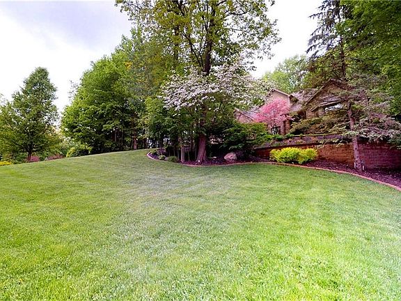 3rd image of 725 Shady Creek Dr