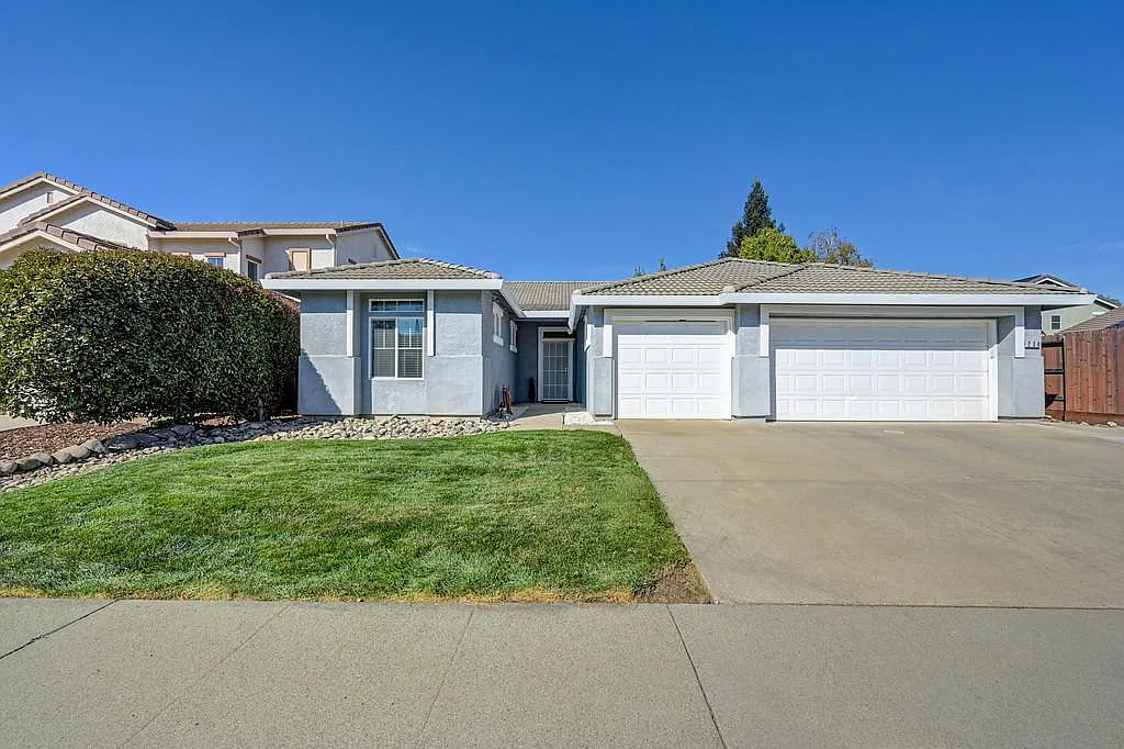 238 Saint Tropez Ln — Photo 1