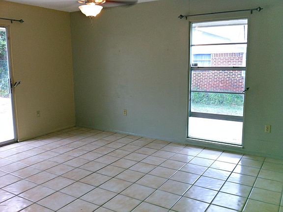 5th image of 2735 Yorkshire Dr