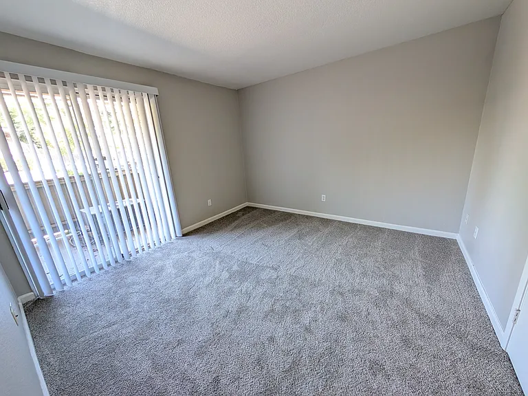 1051 G St — Photo 5