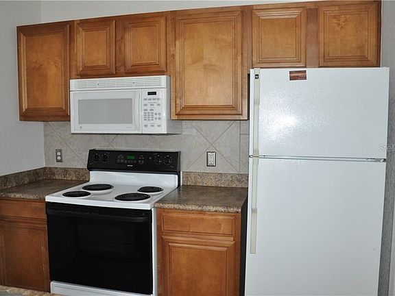3rd image of 6137 Metrowest Blvd Unit 204