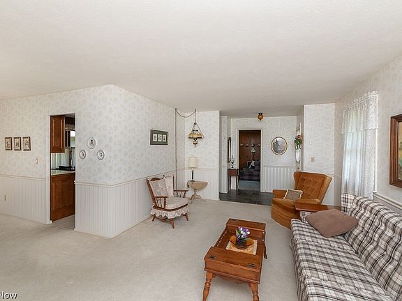 3rd image of 676 Wyleswood Dr