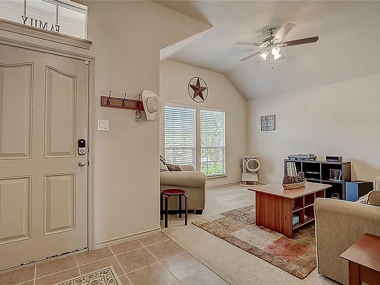 5009 Holliday Dr — Photo 4