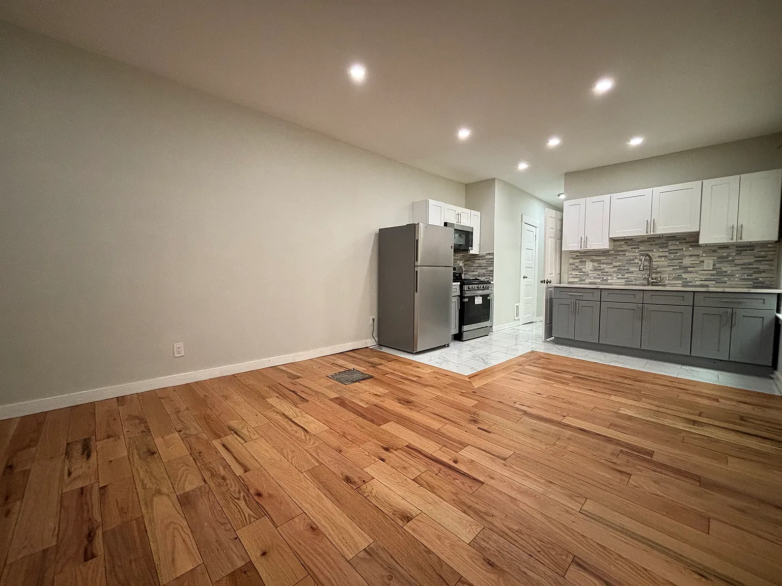 3 bed, 1.5 bath, 1200 sqft, $1,985 — Photo 4