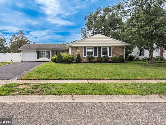 2nd image of 28 Gimble Ln