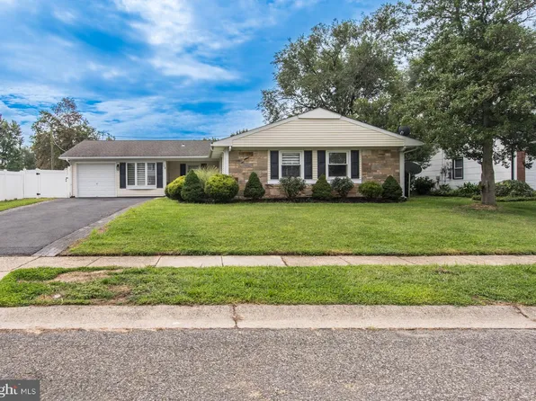 28 Gimble Ln, Willingboro, NJ 08046