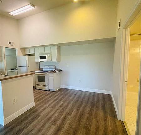 2nd image of 151 SW Palm Dr APT 202