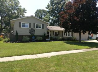 371 Wyleswood Dr, Berea, OH 44017