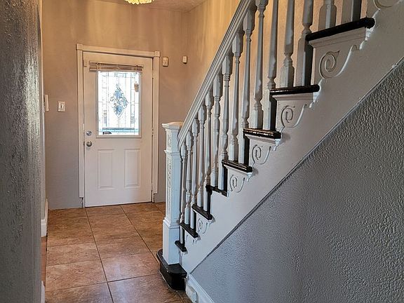 2nd image of 1425 Woodland Ave #1425