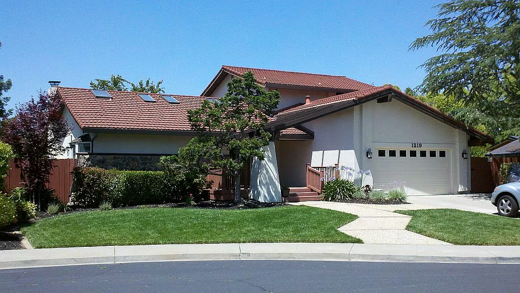1219 Regent Pl photo 1