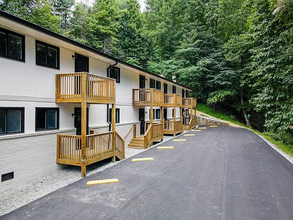 2nd image of 526 Stadium Dr #6