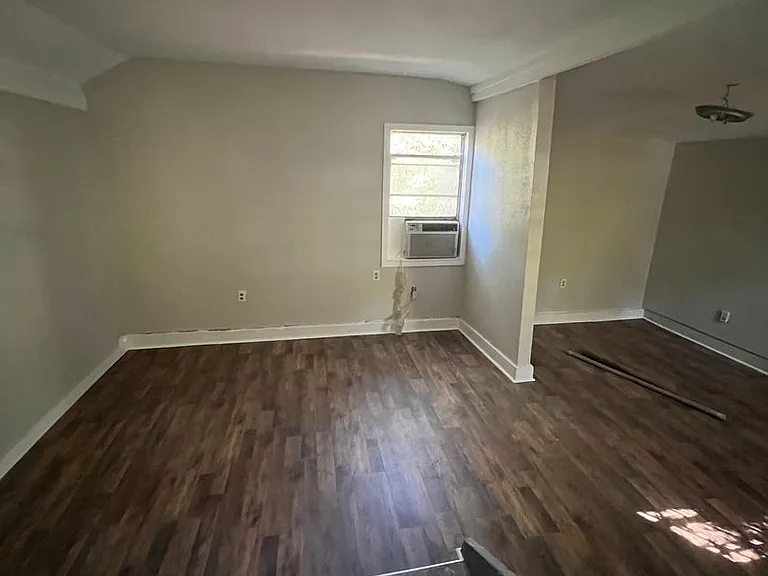 2413 Queens Hwy — Photo 8