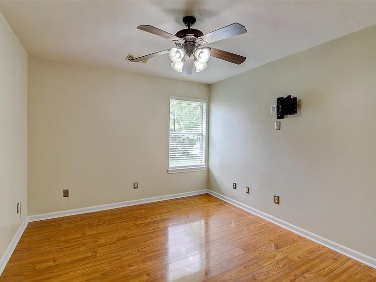 3323 Pioneer Bend Ln — Photo 17