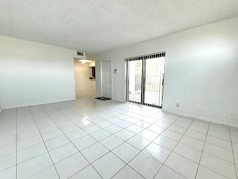 3757 Victoria Dr — Photo 8