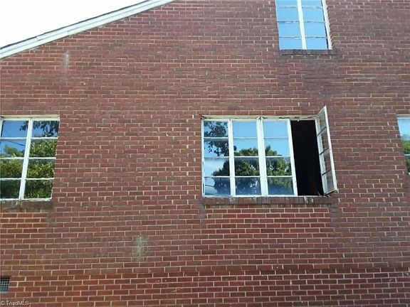 5th image of 308 Westside Dr