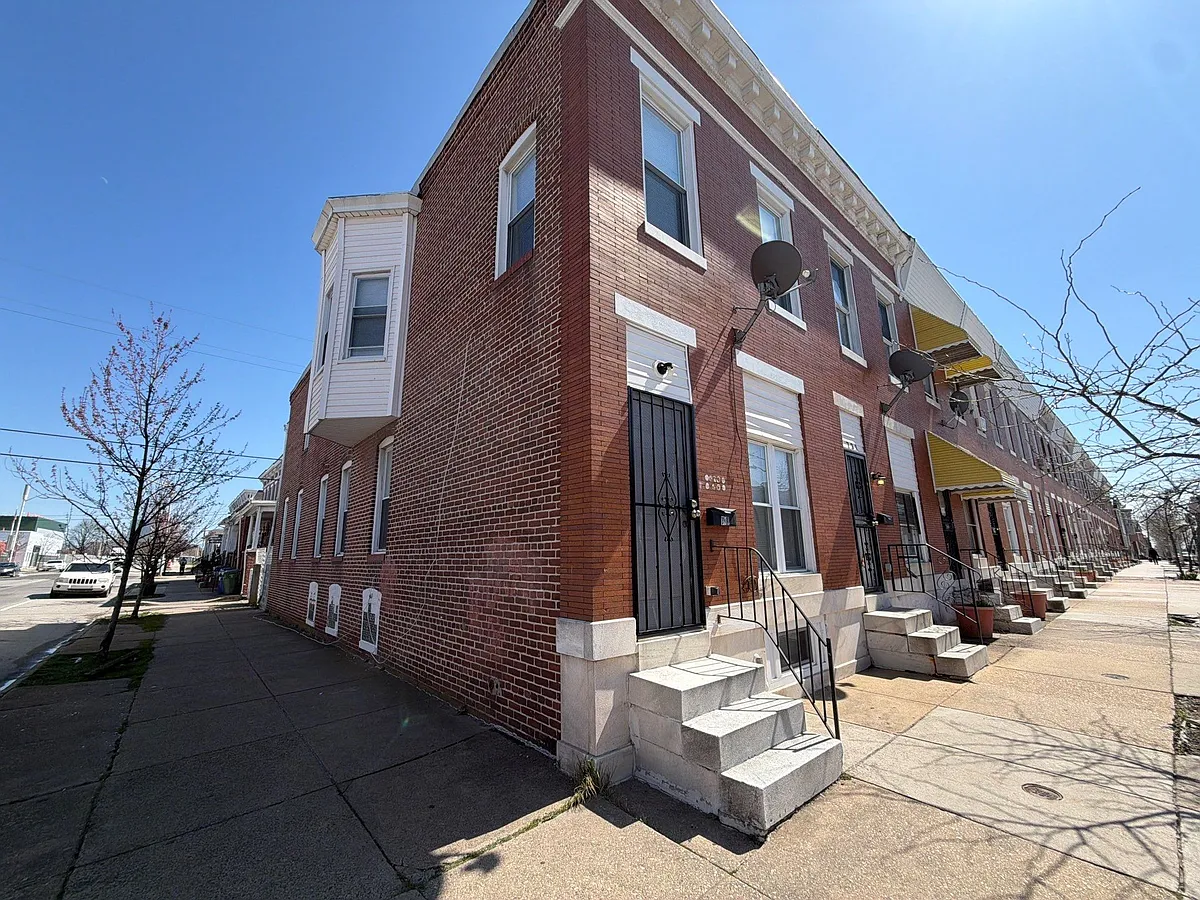 Building Photo - 733 N Linwood Ave