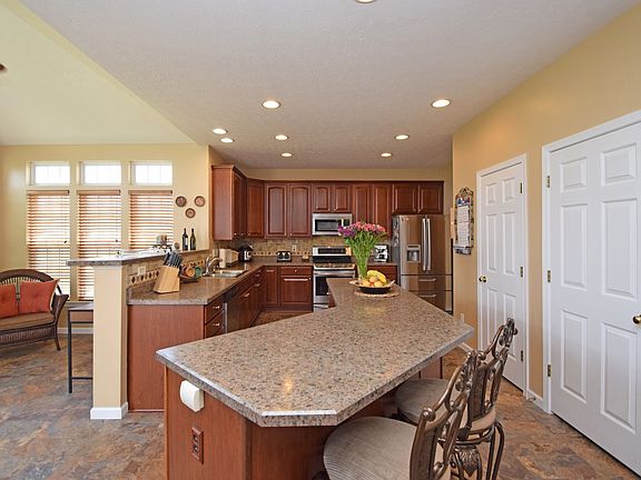5th image of 138 Village Ct