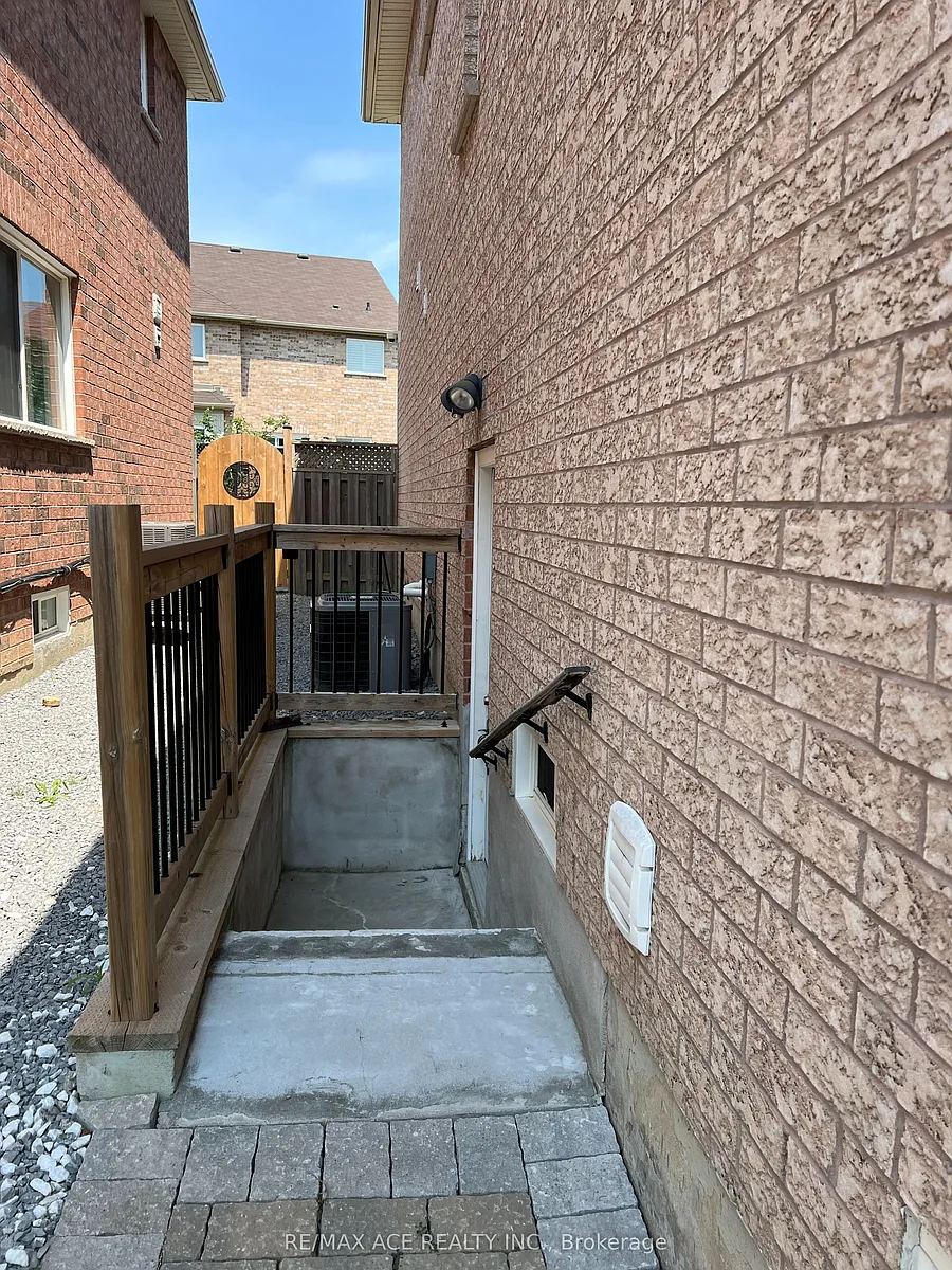 Building Photo - 15 Settlers Ridge St #BASEMENT