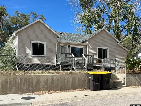 1004 9th St, Rawlins, WY 82301