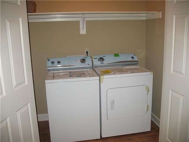 2nd image of 722 Hillard Ln