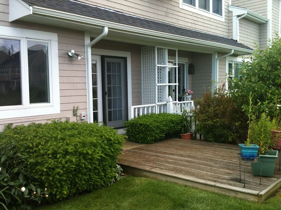 Rear deck waterfront
