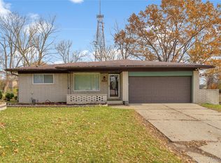 25150 Briarbank Ave, Southfield, MI 48033