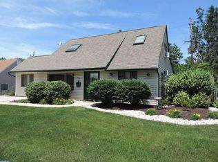 40 Jump Hill Rd, Levittown, PA 19056