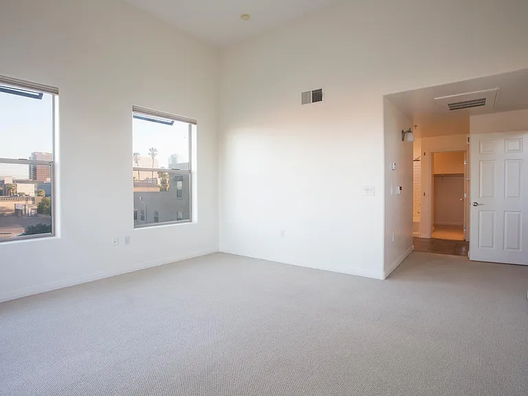 615 E Portland St — Photo 16