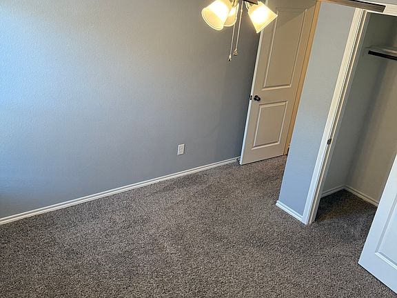 4th image of 705 Saddle Oak Ln