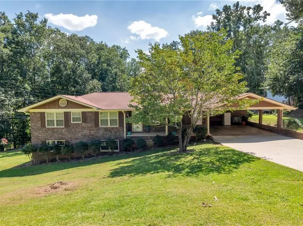 5059 Whispering Pines Dr, Gainesville, GA 30504