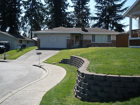 2nd image of 1833 Camas Ave NE