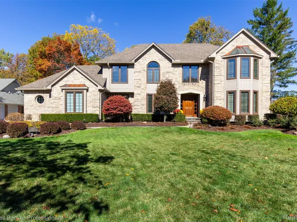 1044 Elmsmere Dr, Northville, MI 48167