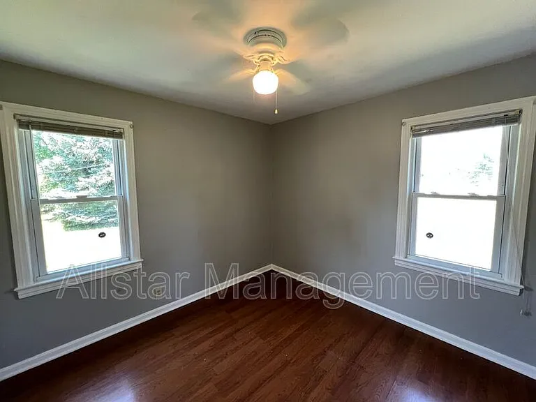 1480 E 196th St — Photo 13