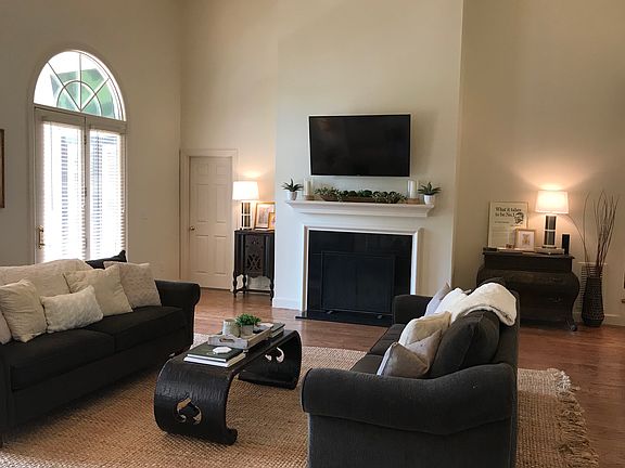 5th image of 2308 Rosemont Cir