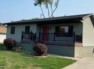 910 W Nishna Rd, Shenandoah, IA 51601