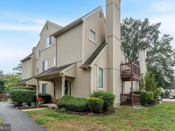 329 Woodlake Dr, Marlton, NJ 08053