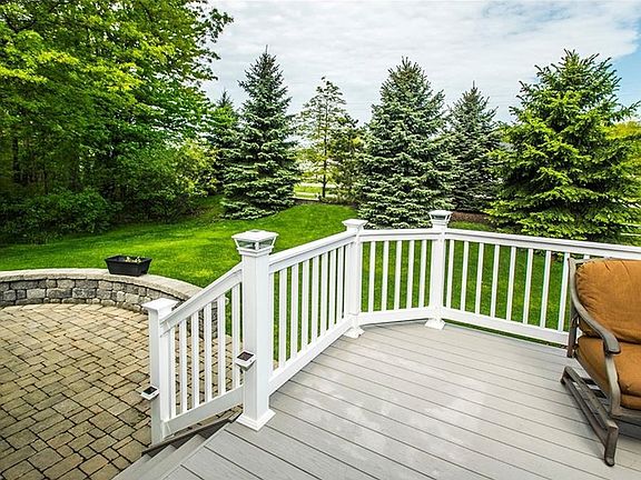5th image of 1524 Peach Dr