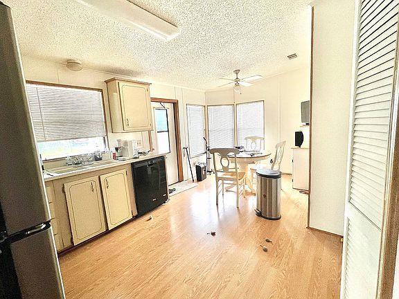 3rd image of 1716 Conifer Ave #37