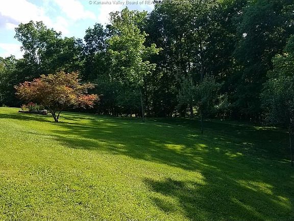 3rd image of 423 Clemmer Dr