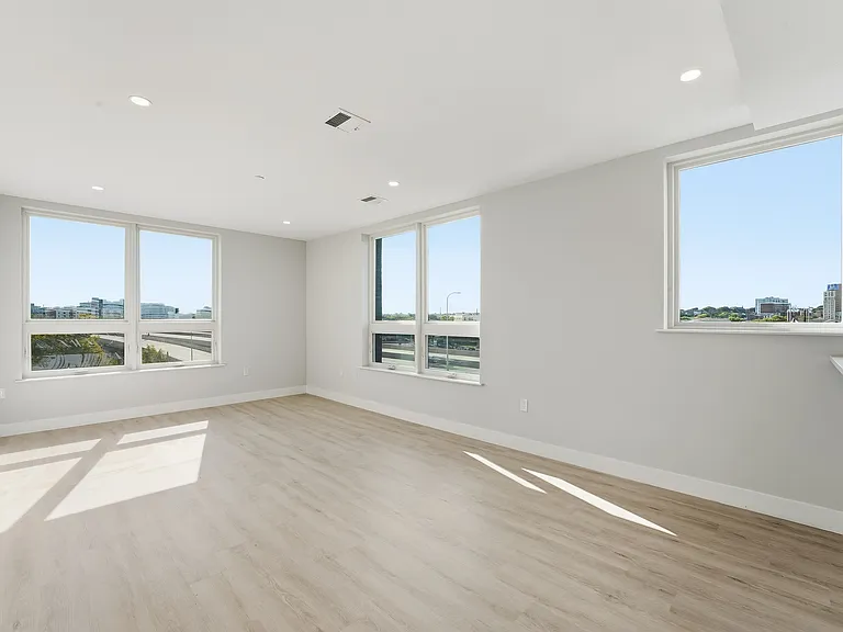 Skylar Lofts JC — Photo 47