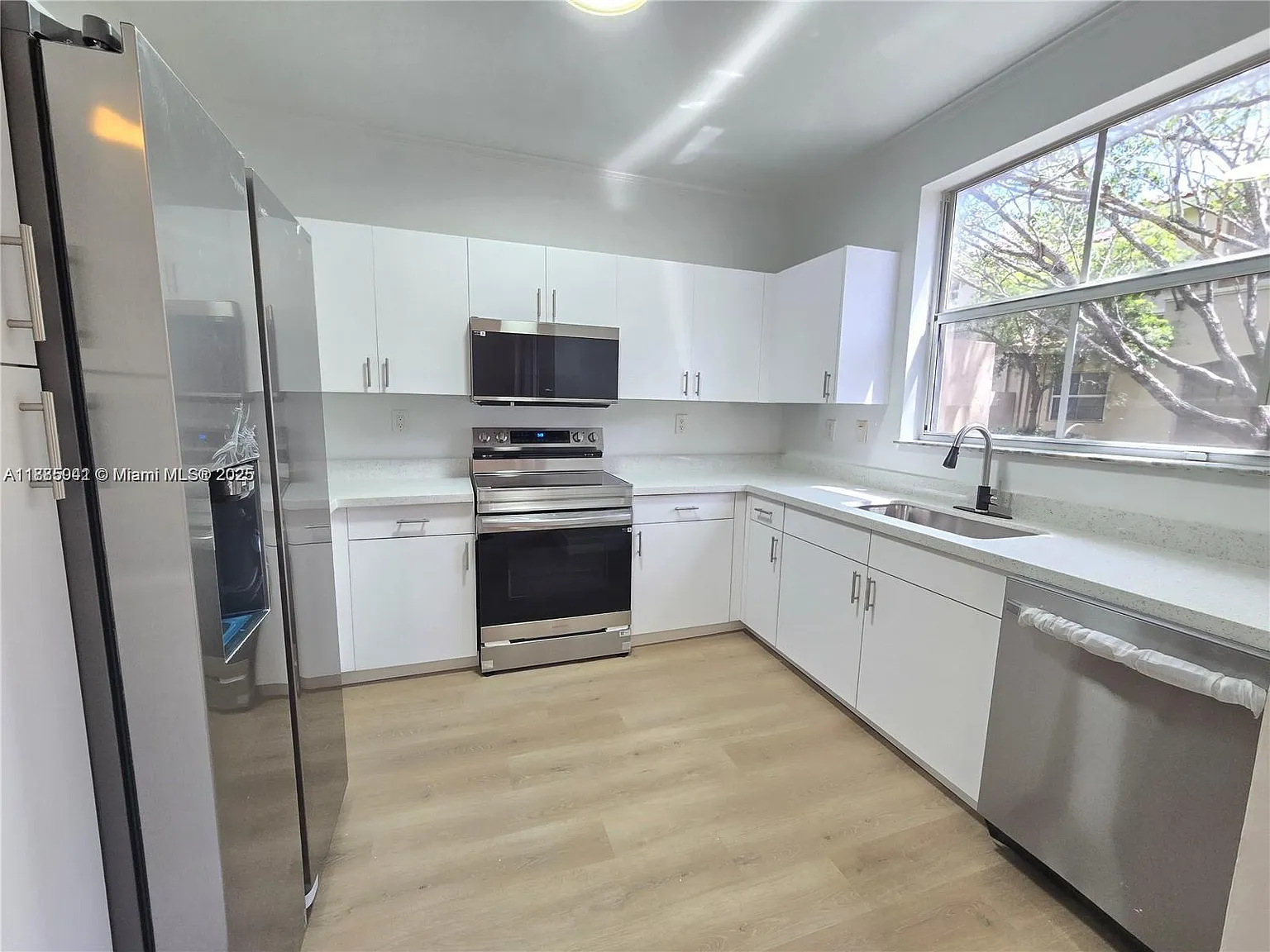 3 bed, 1447 sqft, $3,500 — Photo 3
