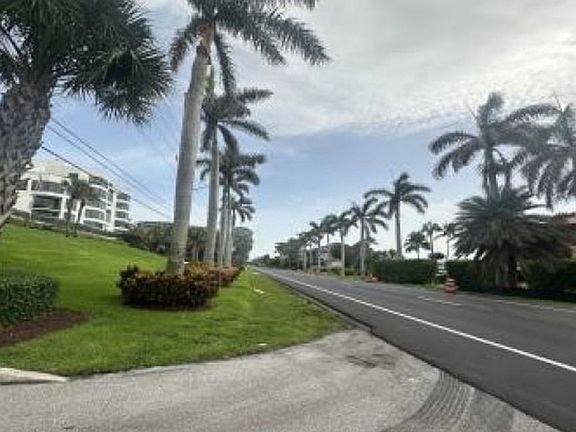 Exterior Neighborhood (street photo)