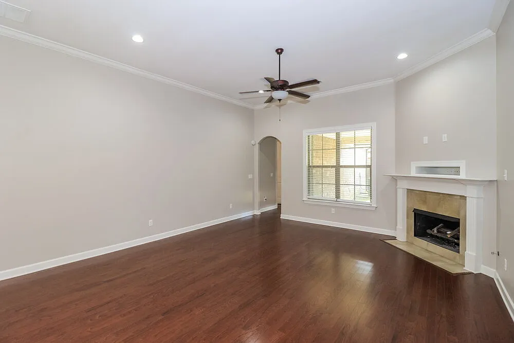 3 bed, 2.0 bath, 1718 sqft, $1,950 — Photo 4