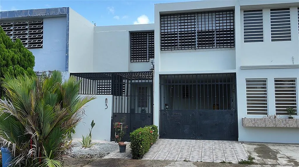4 bed, 1.5 bath, $1,800 — Photo 1