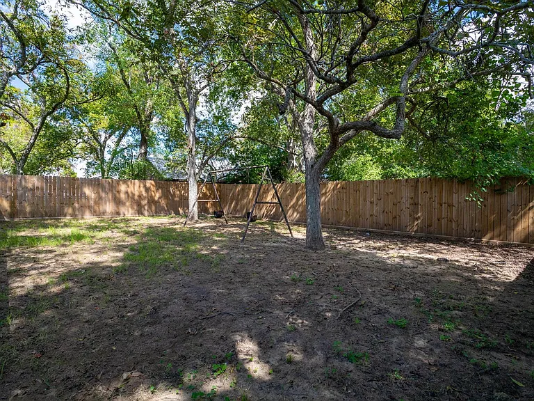 1517 Live Oak St — Photo 35