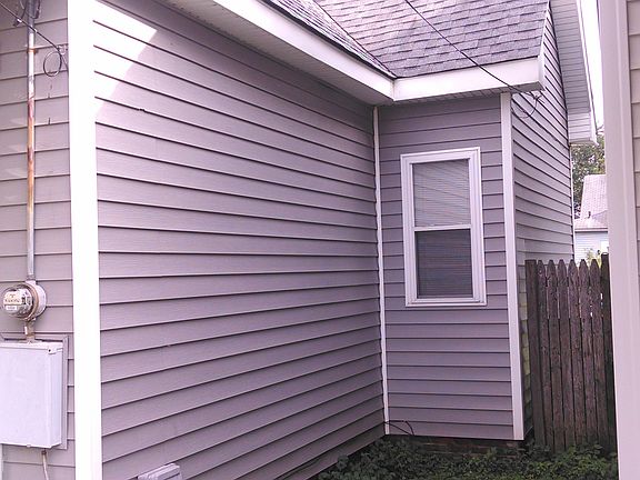 3rd image of 1621 W Vermont St