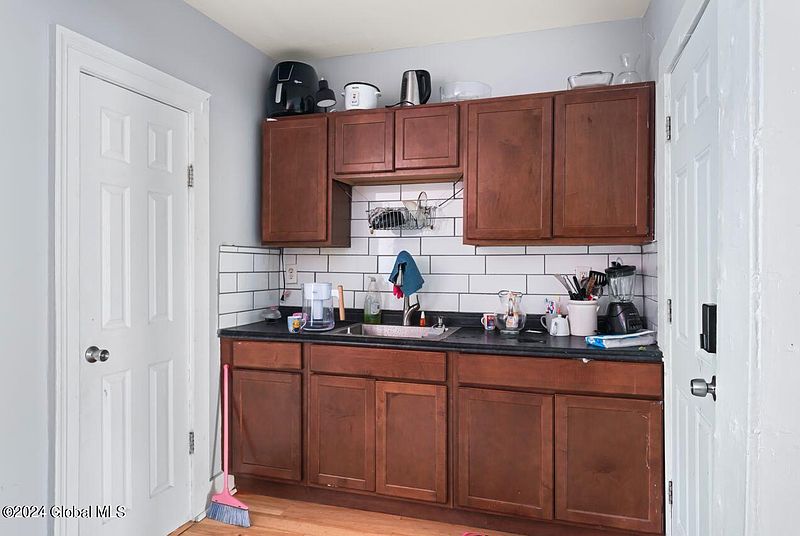4th image of 56 Alexander Street