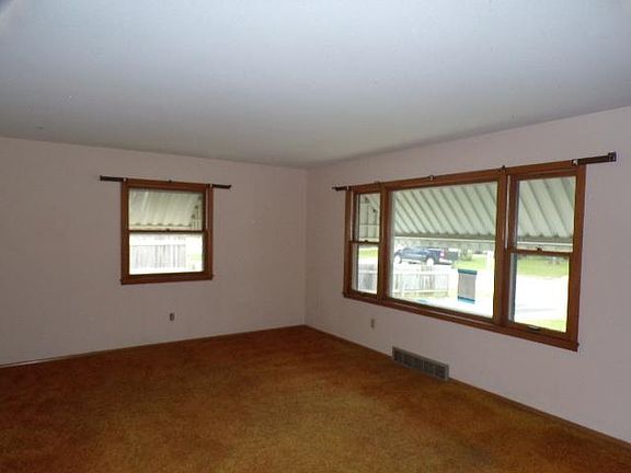 4th image of 205 N Black Eagle Dr
