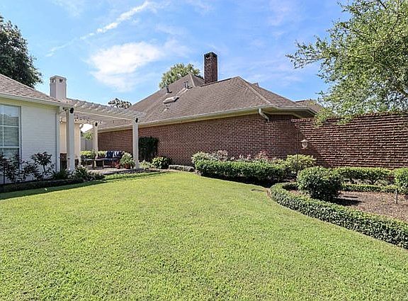 5th image of 7 Bellchase Gardens Dr
