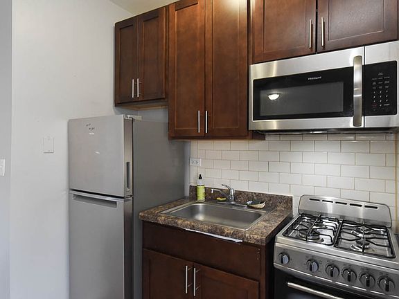 3rd image of 4756 N Maplewood Unit 803